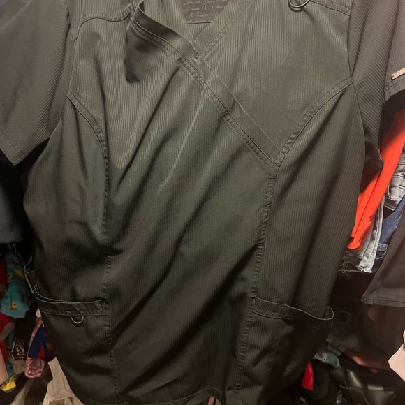 Women’s scrubs all in excellent condition!
Most size large,sketchers set is XL - Picture 11 of 13